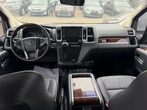 Toyota HiAce 2021 Black
