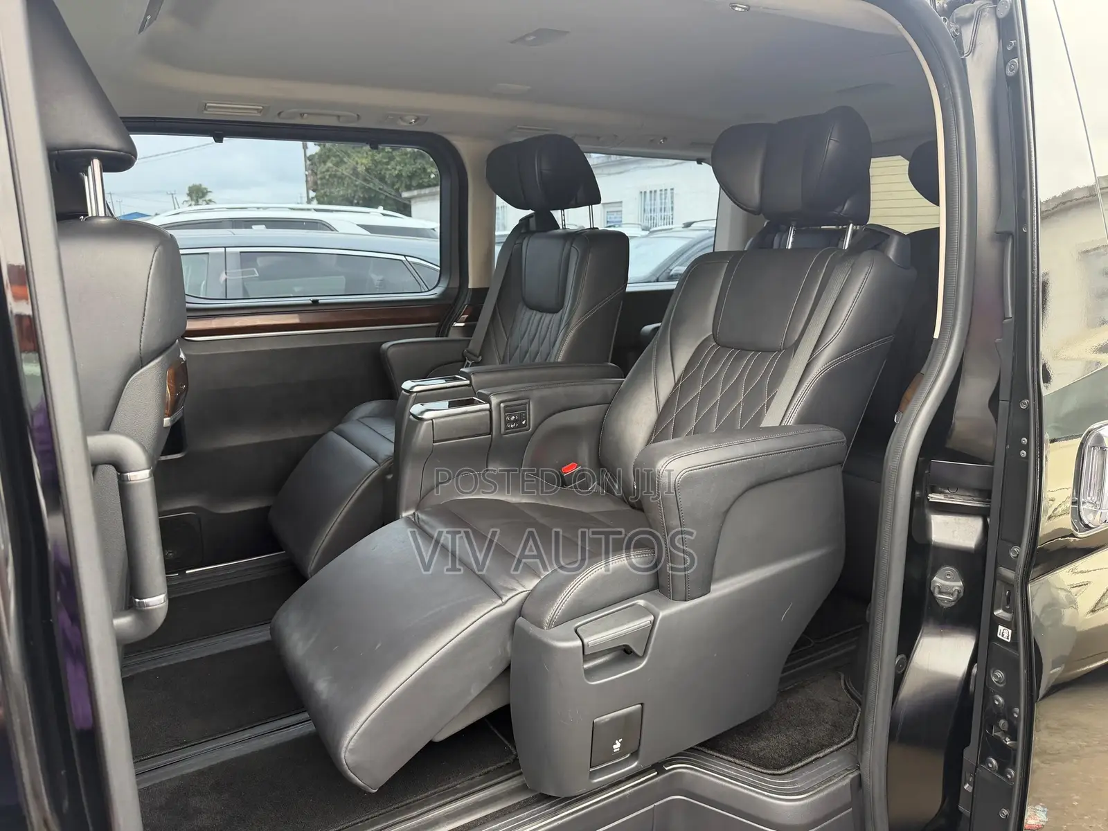 Toyota HiAce 2021 Black