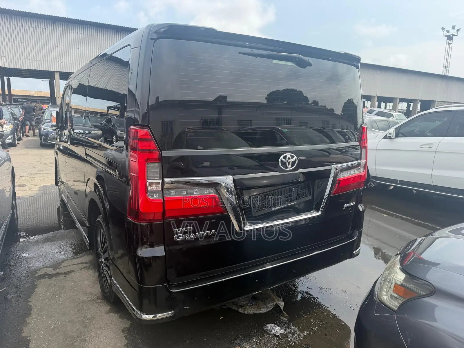 Toyota HiAce 2021 Black