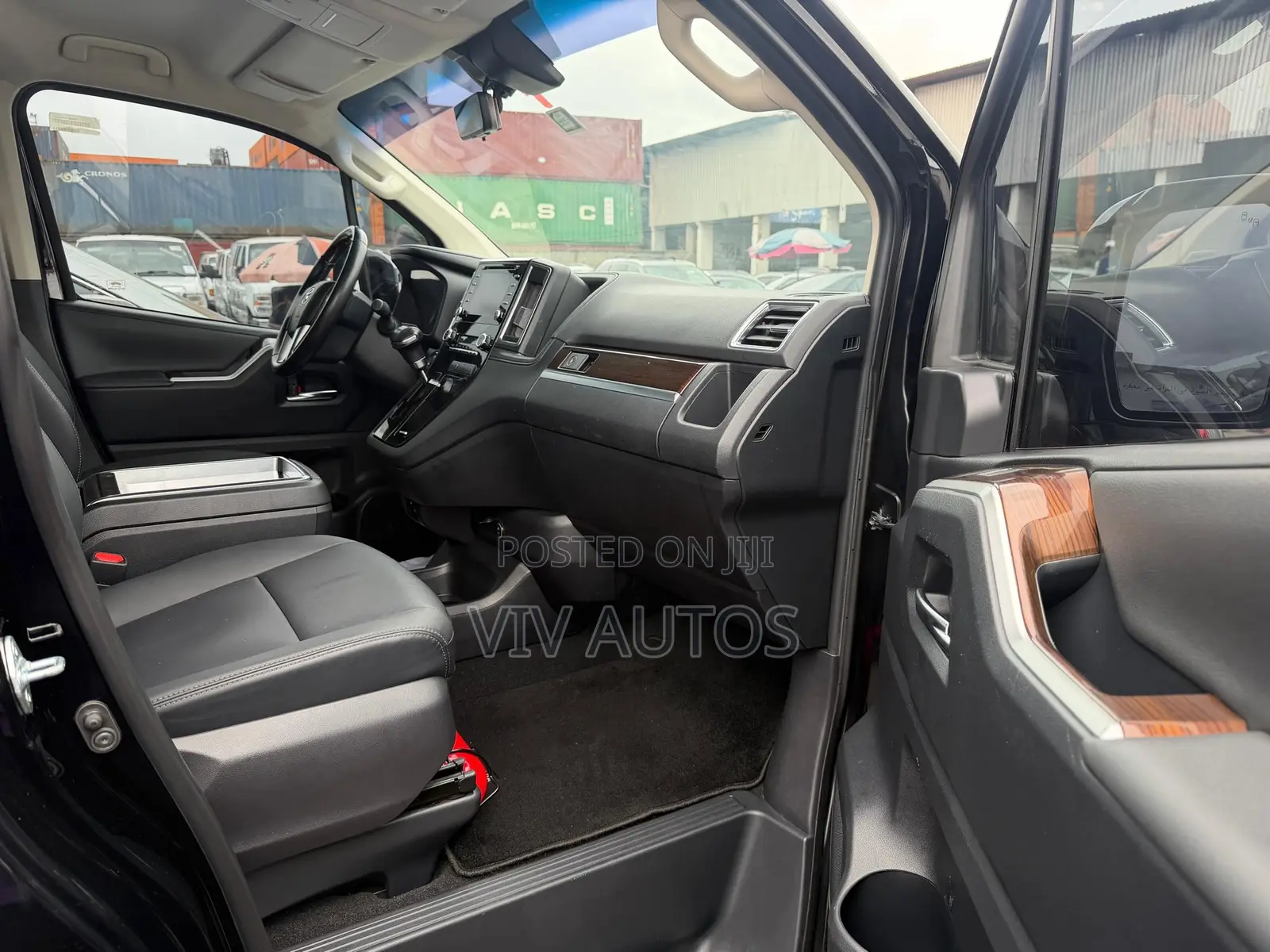 Toyota HiAce 2021 Black