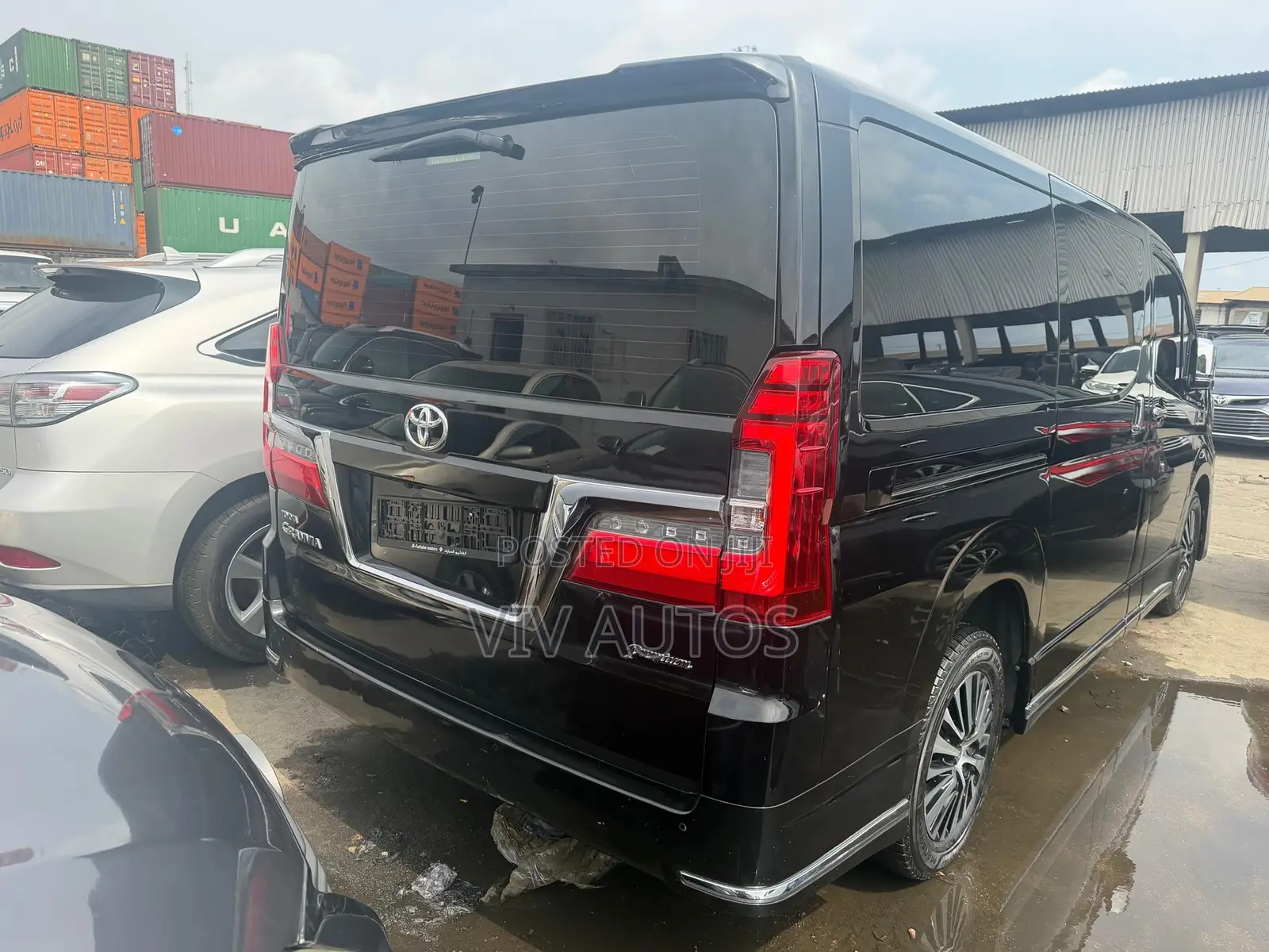 Toyota HiAce 2021 Black