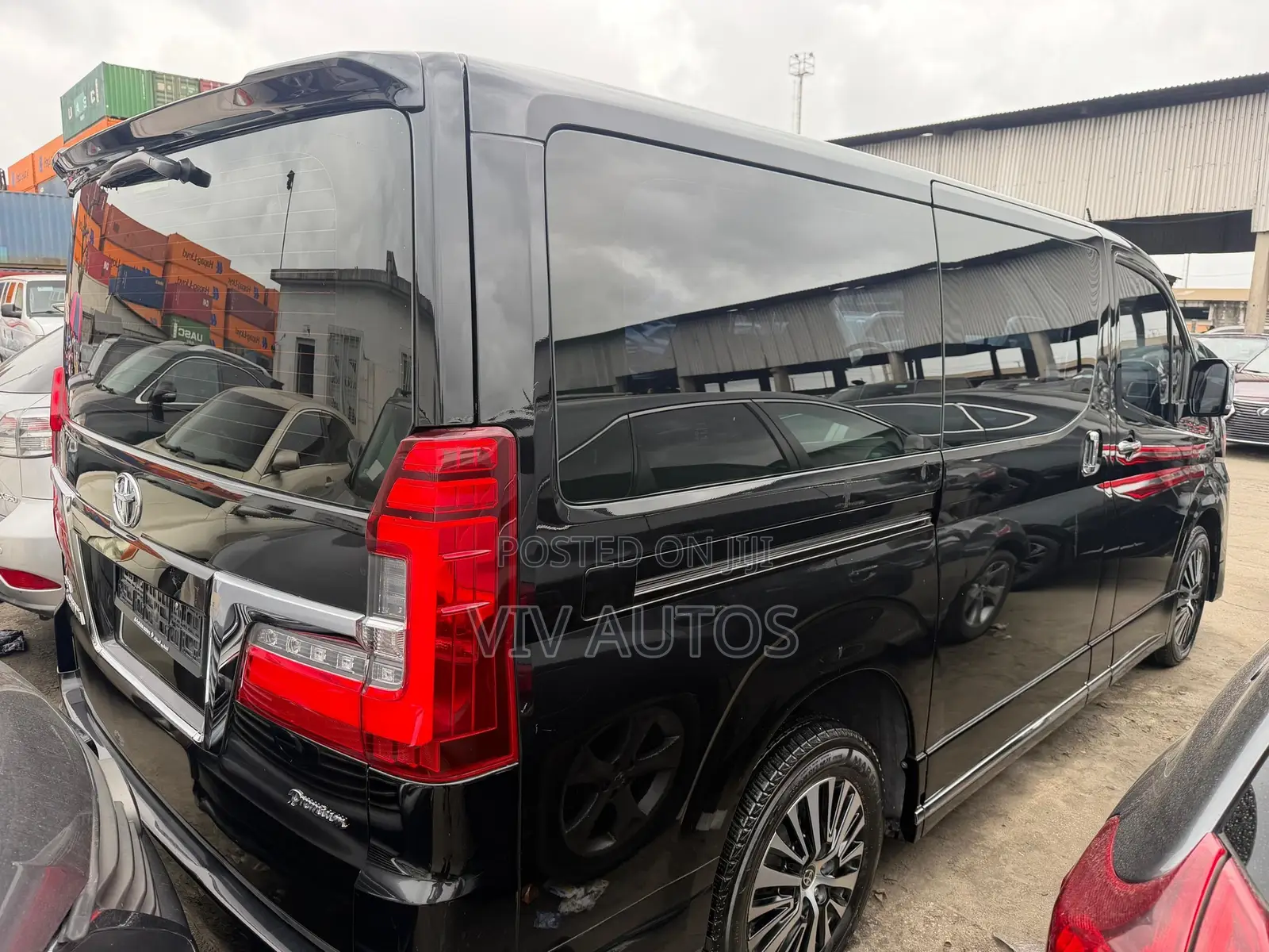 Toyota HiAce 2021 Black