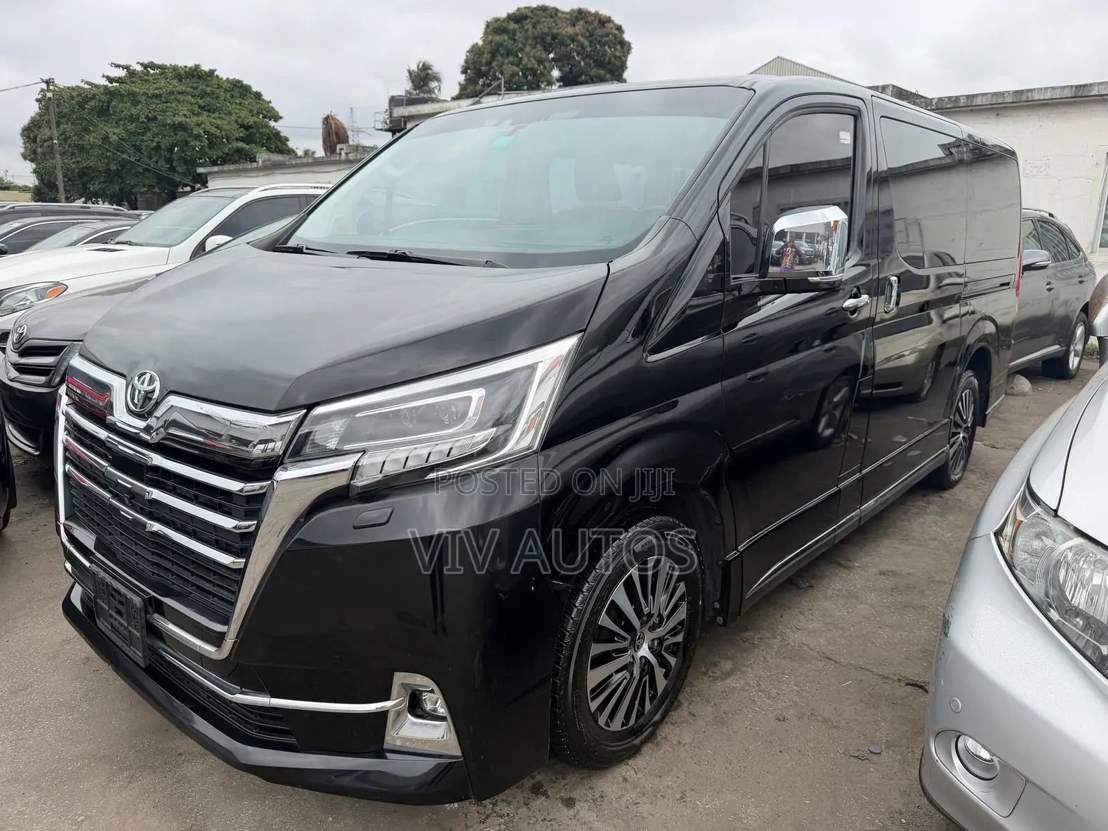 Toyota HiAce 2021 Black
