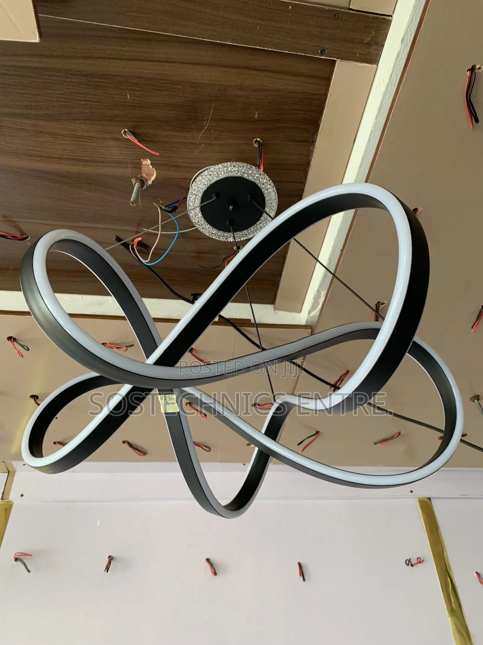 Modern Infinity Loop LED Pendant Chandelier