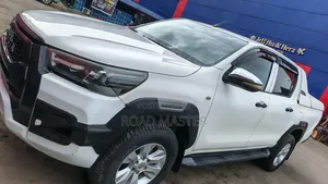 Toyota Hilux 2022 White