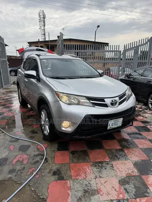 Toyota RAV4 Limited 4dr SUV (2.5L 4cyl 6A) 2015 Silver