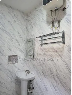 3 Bedroom Luxury Short Let Apartment, Airport Road,River Park.
