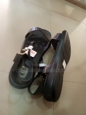 HW Black Sandals