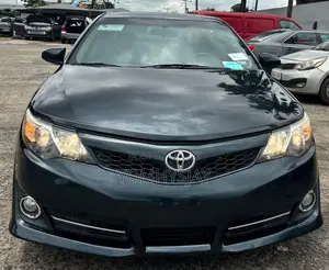 Toyota Camry SE 4dr Sedan (2.5L 4cyl 6A) 2014