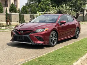 Toyota Camry SE FWD (2.5L 4cyl 8AM) 2018 Red