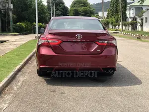 Toyota Camry SE FWD (2.5L 4cyl 8AM) 2018 Red