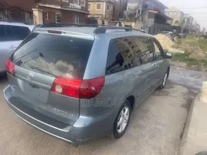 Toyota Sienna 2006 Blue