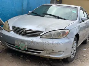 Toyota Camry LE 4dr Sedan (2.4L 4cyl 4A) 2004 Silver
