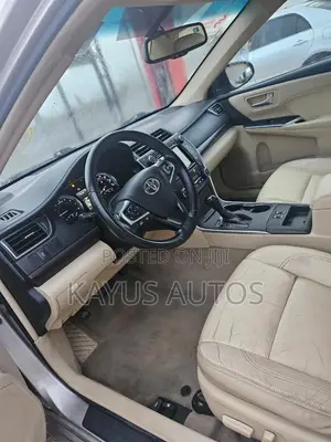Toyota Camry XLE 4dr Sedan (2.5L 4cyl 6A) 2017 Gold