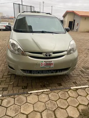 Toyota Sienna LE 4WD 2007 Green