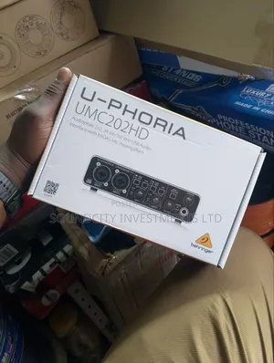 Behringer U-Phoria UMC-202HD Soundcard.