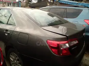 Toyota Camry SE 4dr Sedan (2.5L 4cyl 6A) 2014 Green