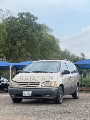 Toyota Sienna LE 2001 Gold