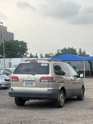 Toyota Sienna LE 2001 Gold