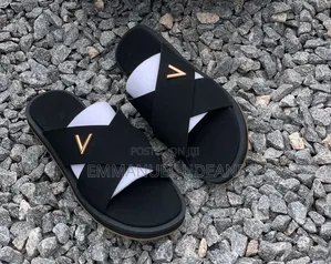 Classic Cross-Strap Palm