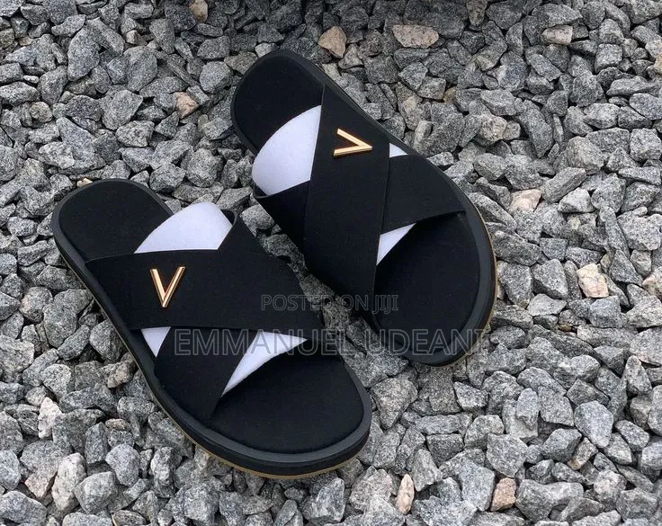Classic Cross-Strap Palm