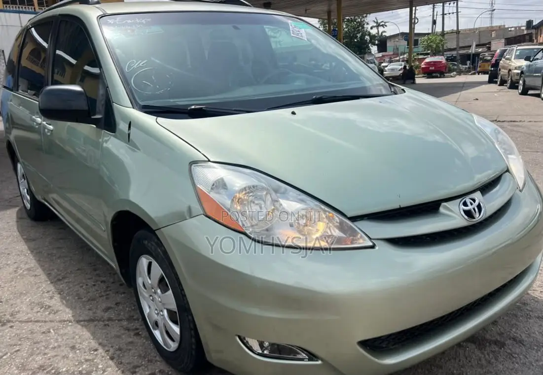 Toyota Sienna CE AWD 2009