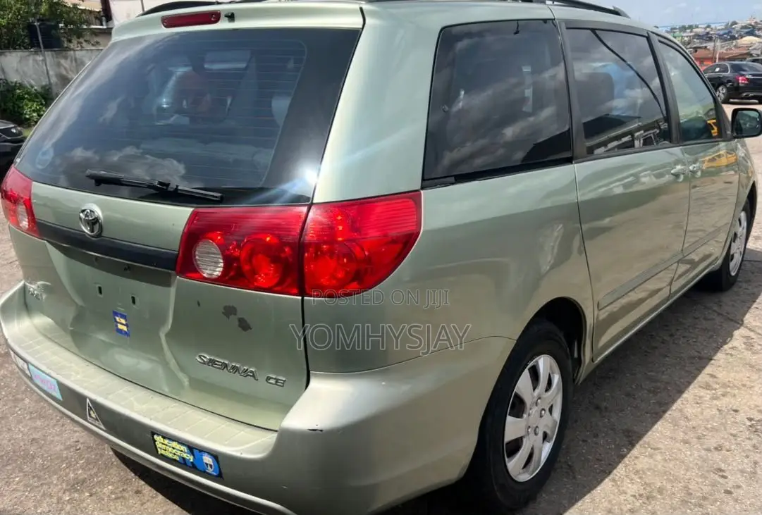 Toyota Sienna CE AWD 2009