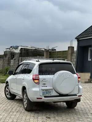 Toyota RAV4 2.5 Limited 2010 White