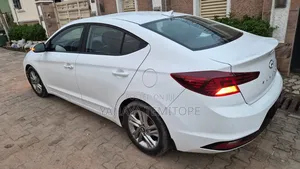Hyundai Elantra 2019 White