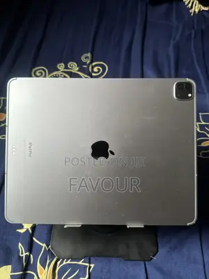 Apple iPad Pro (2022) 128 GB Silver