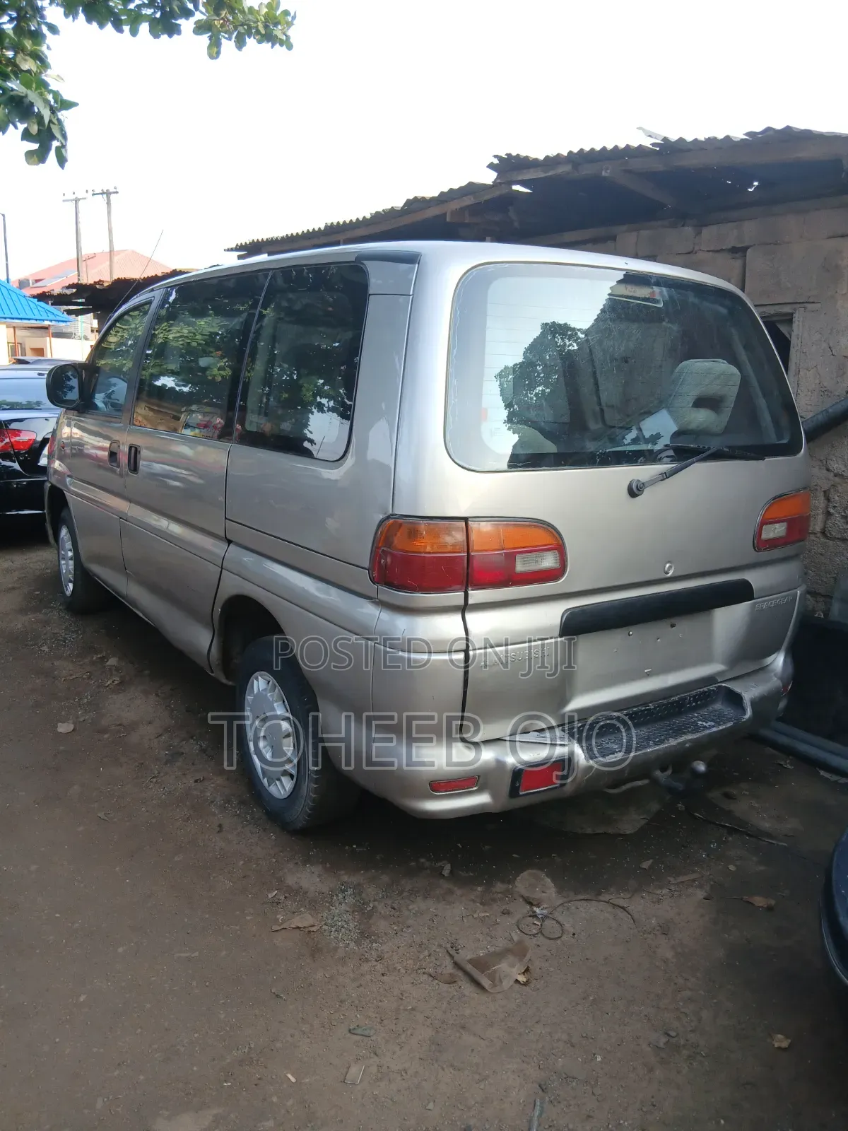 Mitsubishi L300 2002 Gold