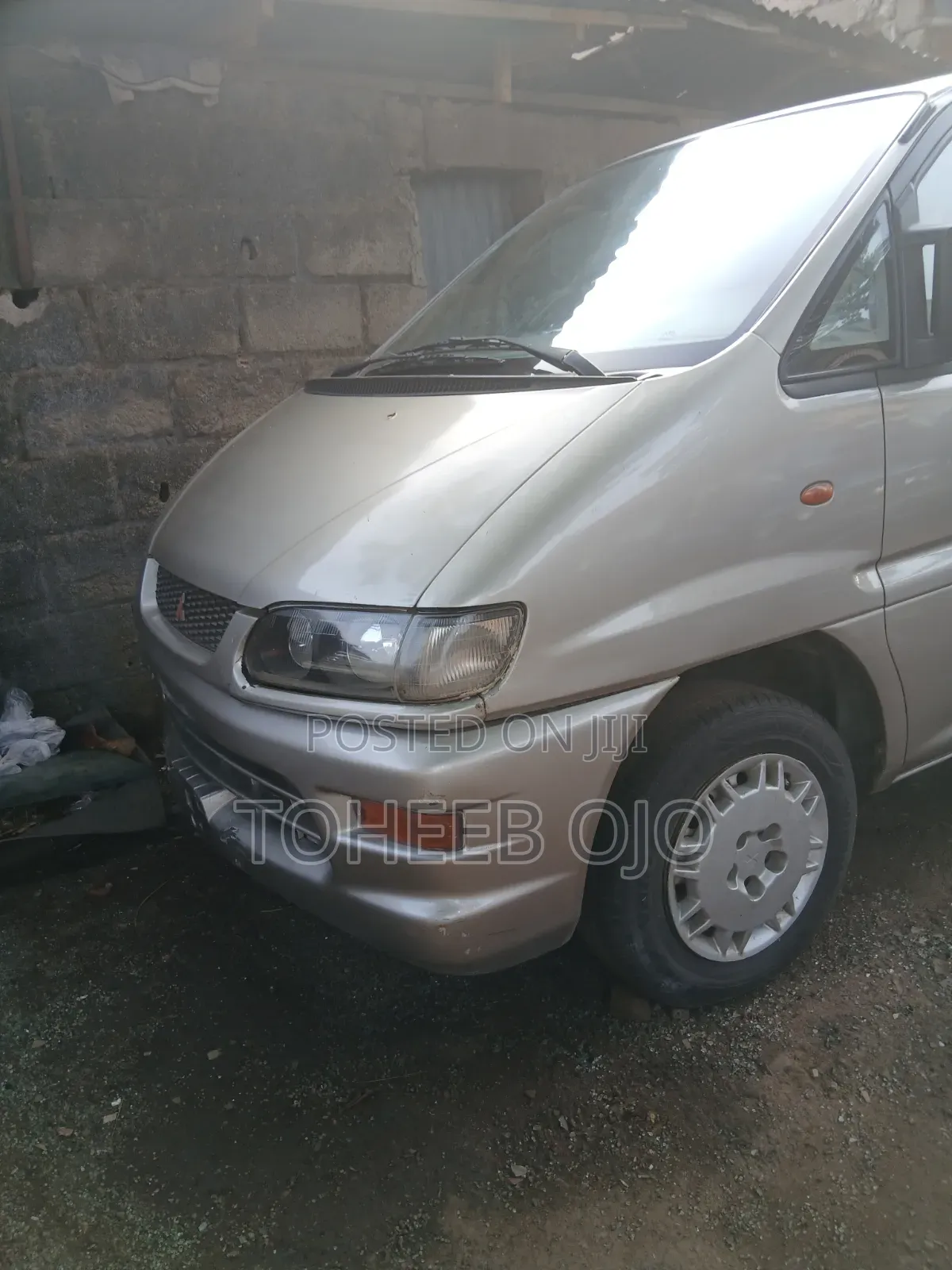 Mitsubishi L300 2002 Gold