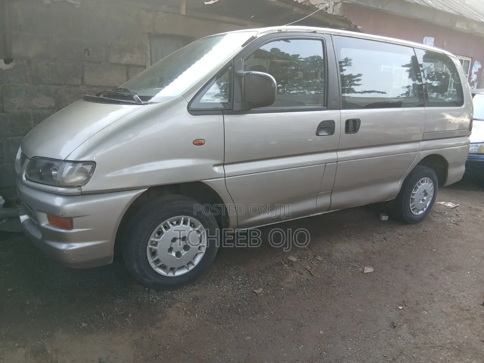 Mitsubishi L300 2002 Gold