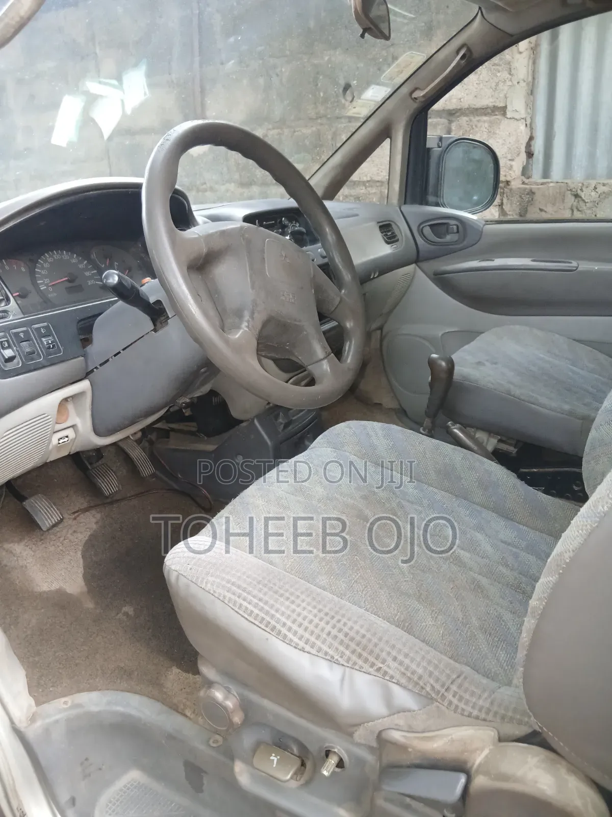 Mitsubishi L300 2002 Gold