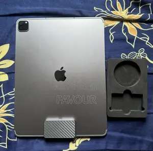 Apple iPad Pro (2022) 128 GB Silver