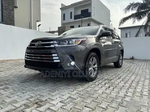 Toyota Highlander XLE 4dr SUV AWD (3.5L 6cyl 6A) 2015 Gray
