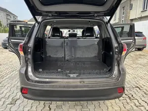 Toyota Highlander XLE 4dr SUV AWD (3.5L 6cyl 6A) 2015 Gray