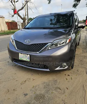 Toyota Sienna 2012 Gray