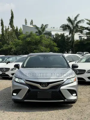 Toyota Camry 2018 Silver