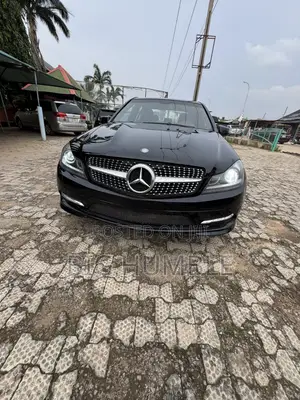 Mercedes-Benz C300 2011 Black