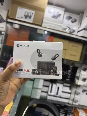 Hollyland LARK M2S Ultimate Combo Wireless Microphone System