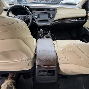 Toyota Avalon XLE FWDSedan (3.6L 6cyl 6A) 2016 White