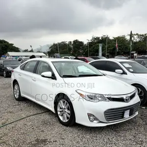 Toyota Avalon XLE FWDSedan (3.6L 6cyl 6A) 2016 White