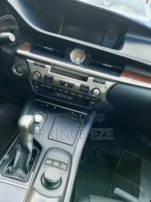 Lexus ES 2018 White