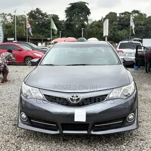 Toyota Camry SE V6 4dr Sedan (3.5L 6cyl 6A) 2013 Gray