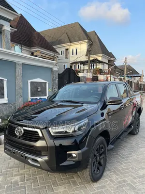Toyota Hilux 2022 Black