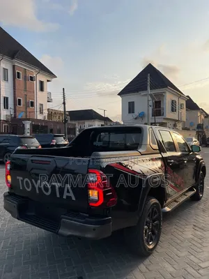 Toyota Hilux 2022 Black