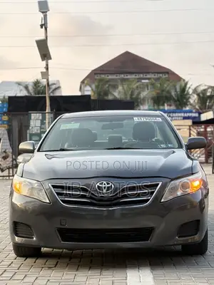 Toyota Camry LE 4dr Sedan (2.5L 4cyl 6AM) 2010 Gray