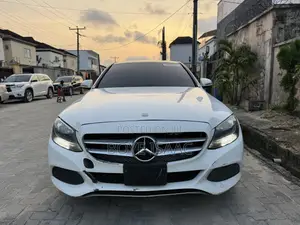 Mercedes-Benz C300 Luxury 4matic Sedan AWD (2.0L 4cyl 7A) 2017 White