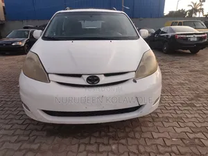 Toyota Sienna XLE FWD 2006 Off white